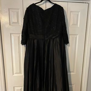 Absolutely breathtaking gown. Bra built in for D size cups. Only worn once